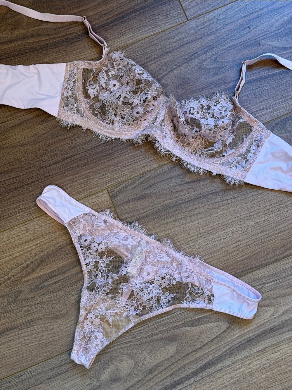 Skarlett Blue x intimately Free People Light Pink Lace 36C Bra & M Thong Set